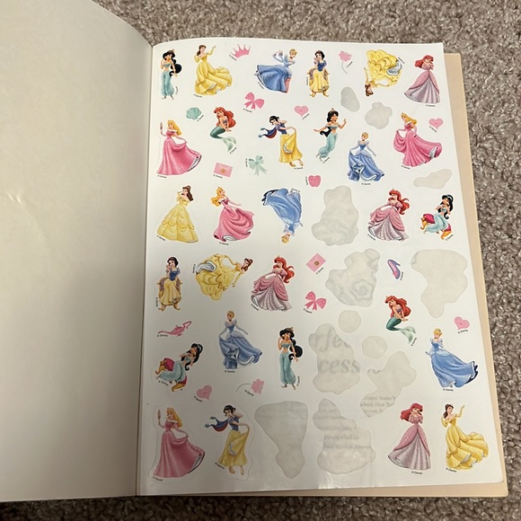 Set of 4 coloring books (2 Disney Princess and 2 adult) - Picture 5 of 16